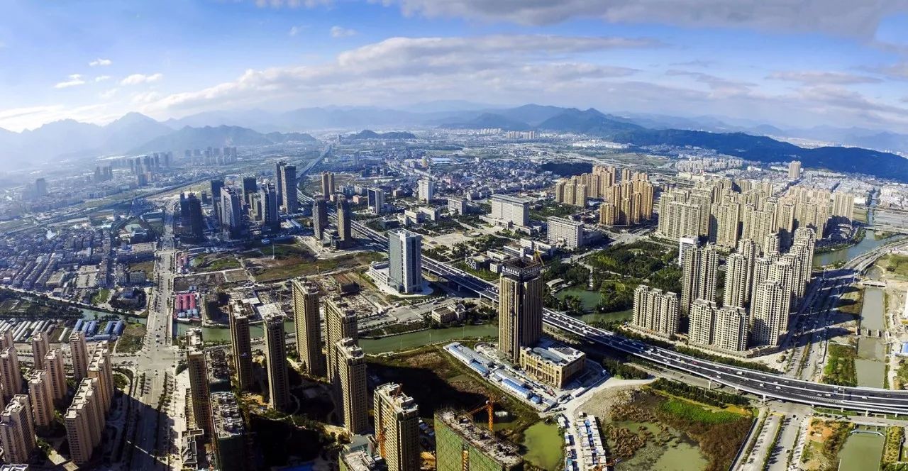 今晚浙江公共新聞頻道播出:婁紹光書記做客《黨建好聲音&middot;書記訪談錄》節目,暢談&ldquo;科教新區、山水甌海&rdquo;!